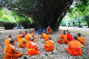 นิสิต​คณะ​สังคม​ศาสตร์​ ส่งและสอบอารมณ์​กัมมัฏฐาน​ ในโครงการ​ปฏิบัติ​วิปัสสนา​กัมมัฏฐาน​ ของ​นิสิต​คณะ​สังคม​ศาสตร์​