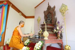 พิธีเจริญพระพุทธมนต์ทำบุญฉลองปริญญา ผู้สำเร็จการศึกษา ประจำปีการศึกษา ๒๕๖๔ หลักสูตรบัณฑิตศึกษา ภาควิชารัฐศาสตร์ คณะสังคมศาสตร์​ มจร​