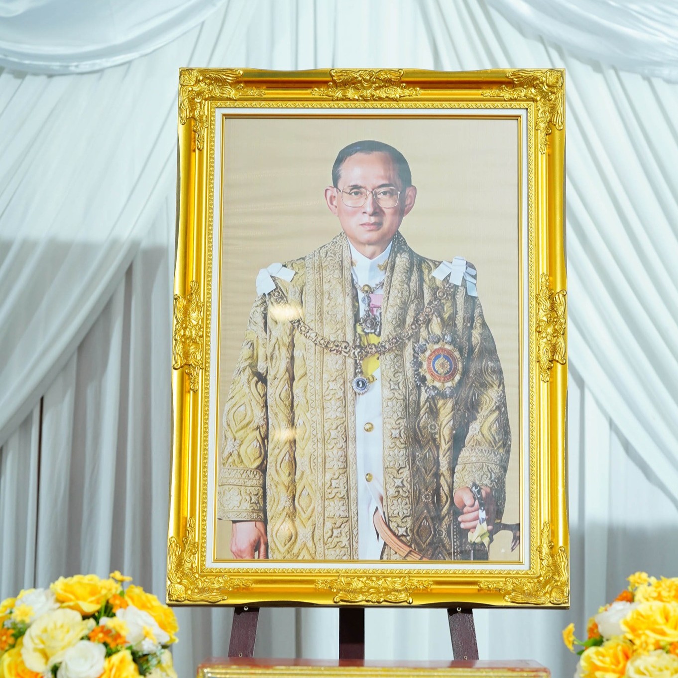 บุคลากรคณะสังคมฯ ร่วมพิธีเจริญพระพุทธมนต์เนื่องในวันคล้ายวันพระบรมราชสมภพ พระบาทสมเด็จพระบรมชนกาธิเบศร มหาภูมิพลอดุลยเดชมหาราช บรมนาถบพิตร วันชาติ และวันพ่อแห่งชาติ