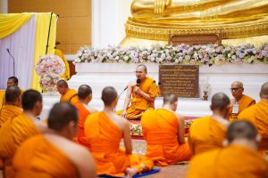 พระปัญญาวัชรบัณฑิต, รศ.ดร. เมตตานำทำวัตรเย็น ตรวจเยี่ยม และให้โอวาทธรรมแก่นิสิตคณะสังคมศาสตร์ ในโครงการปฏิบัติวิปัสสนากัมมัฏฐานของนิสิตคณะสังคมศาสตร์ เพื่อถวายเป็นพระราชกุศล